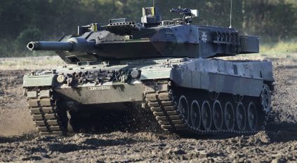 دبابات ليوبارد الألمانية في طريقها إلى أوكرانيا