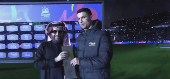 تركي آل الشيخ يمنح رونالدو لقب رجل مباراة كأس موسم الرياض