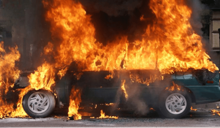 بطولة لسائق صهريج أخمد حريقًا أثناء مروره صدفة في حائل