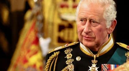 ملك بريطانيا يكشف سرًّا عن حالته الصحية