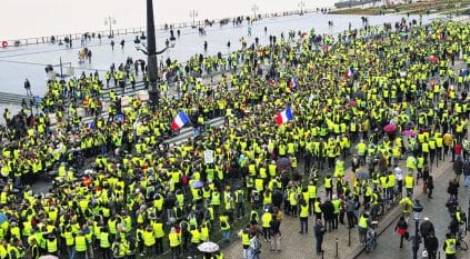 خطر السترات الصفراء يلوح في فرنسا