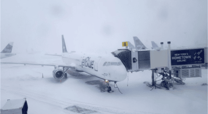 إلغاء وتأخر 4592 رحلة جوية بسبب الثلوج في أمريكا