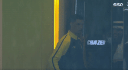 رونالدو يتابع مباراة النصر والطائي من مدرجات مرسول بارك