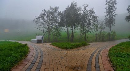 الضباب يغطي أجواء الباحة بعد هطول الأمطار