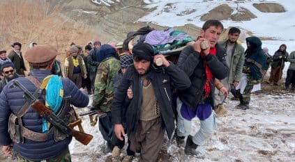 إنقاذ 3 عمال مناجم أفغان قضوا 60 ساعة تحت الأنقاض