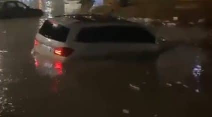 غرق مركبات في مياه الأمطار بـ المجمعة