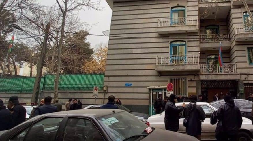 لحظة وقوع هجوم غير مسبوق على سفارة أذربيجان في إيران