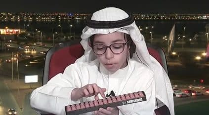 إعلامي يختبر الطفل الخوارزمي باجنيد بمعادلة طويلة على الهواء
