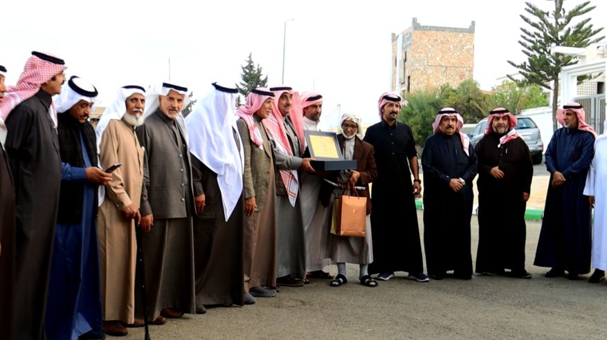 تكريم فايز الشهري لجهوده في حفظ التراث بـ عسير