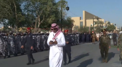المجندات السعوديات يشاركن في مسيرة الاحتفاء بيوم التأسيس بالدرعية
