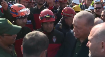 أردوغان يزور فريق الإغاثة السعودي : نقدر مساعدات المملكة