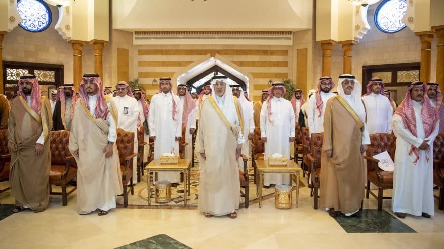 أمير مكة المكرمة يُكرم متقاعدي الإمارة
