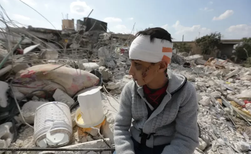 سوريون يلقون بأنفسهم من الشرفات خوفًا من الزلزال