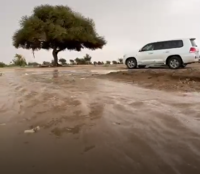 لقطات لهطول الأمطار الغزيرة وجريان السيول على الطائف