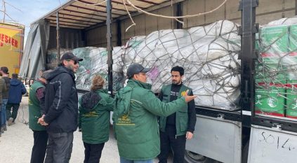 مركز الملك سلمان يواصل توزيع المواد الإغاثية لمتضرري الزلزال في تركيا