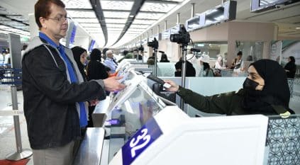 السعودية تستقبل أول عائلة مستفيدة من تأشيرة المرور