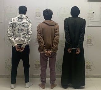 عصابة سرقة المركبات والسطو على المنازل في قبضة شرطة الرياض