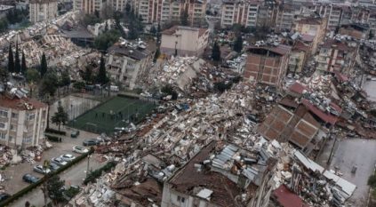 مشاهد جديدة للحظة وقوع الزلزال بولايتي هطاي وعثمانية التركيتين