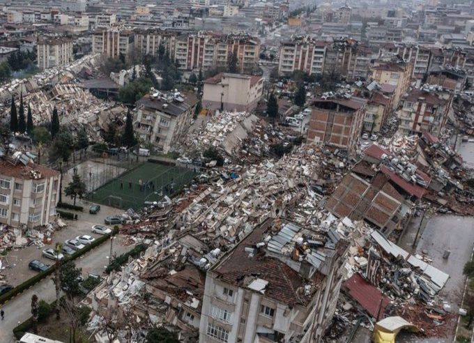 مشاهد جديدة للحظة وقوع الزلزال بولايتي هطاي وعثمانية التركيتين