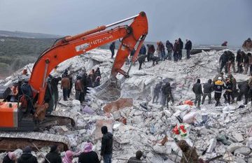 ارتفاع حصيلة ضحايا زلزال تركيا لـ 2921 قتيلاً و16 ألف مُصاب