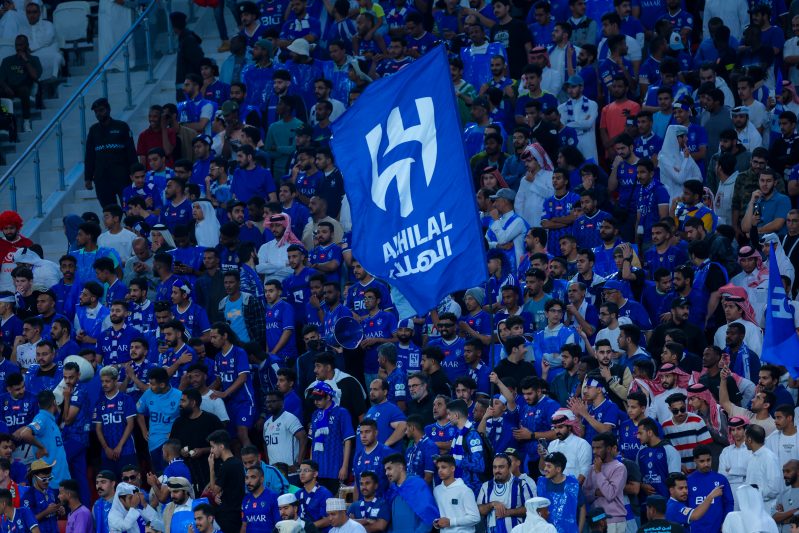 صورة 800 مشجع لـ الهلال يصل إلى اليابان