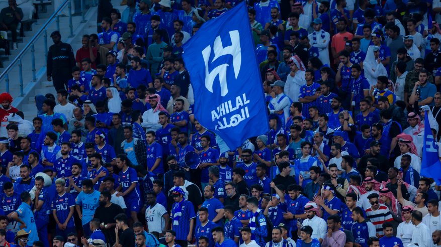 800 مشجع لـ الهلال يصل إلى اليابان