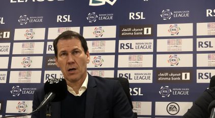 تصريحات مدرب النصر تثير الجدل رغم الفوز على التعاون