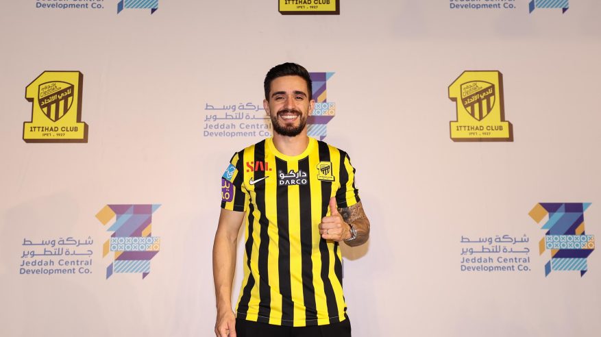 كورونادو باقٍ في الاتحاد موسمين