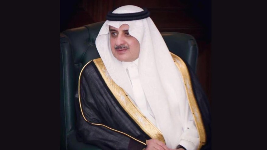 فهد بن سلطان يواسي الشيخ أحمد الخريصي في وفاة زوجته 