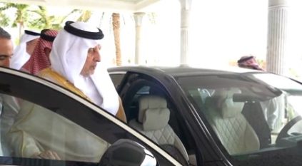 أمنيات الشفاء تحف خالد الفيصل : “سلامتك يا بو بندر”