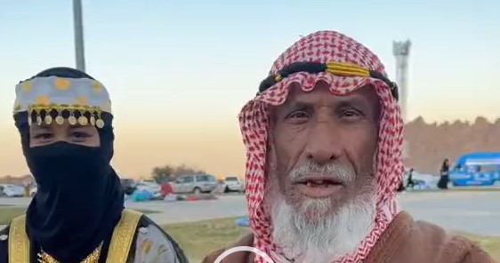 مواطن يخطف الأنظار بقصيدة في ابنته: حورية ما لها شبيهة