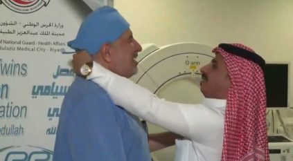 والد التوأم السيامي اليمني يصر على تقبيل رأس الربيعة