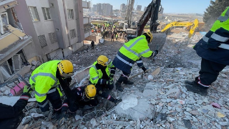 فريق الإنقاذ السعودي يواصل مهامه في 46 موقعًا بـ 3 مدن تركية