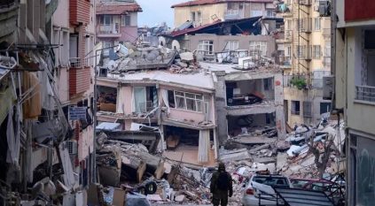 لحظة انهيار 5 مبانٍ دفعة واحدة في زلزال تركيا