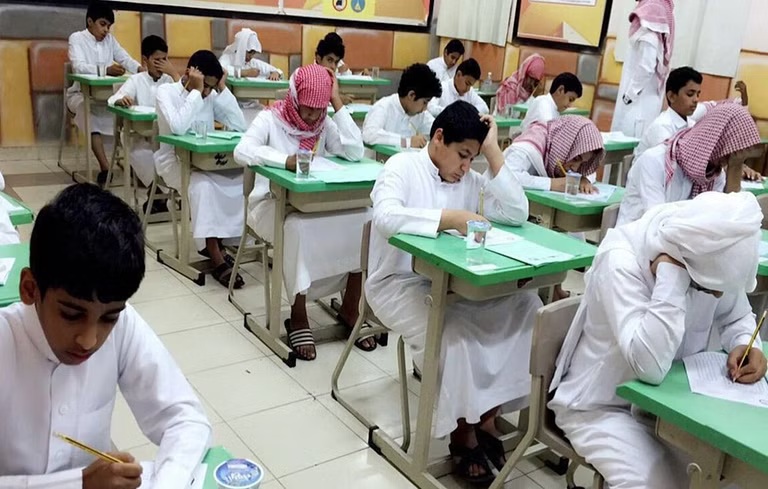 ٣٠٠ ألف طالب وطالبة بمنطقة المدينة المنورة يؤدون اختبارات الفصل الدراسي الثاني