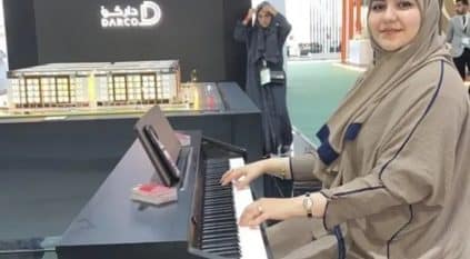 عازفة سعودية تحقق حلمها وتهديه لأطفال متلازمة داون