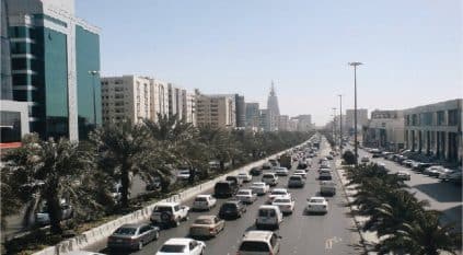تنظيم دخول الشاحنات بموعد مسبق يخفف زحام الرياض