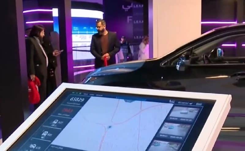 سيارة ترصد مخالفات الطرق عبر تقنية حديثة لأول مرة بالسعودية