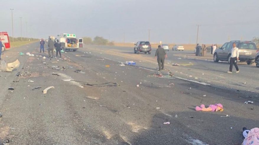انقلاب مركبة لعائلة سعودية على طريق السالمي بالكويت ووفاة الأب والأم