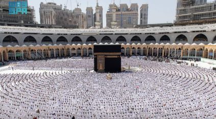 أكثر من 750 ألف مصلٍّ يؤدون الجمعة الأولى من شعبان في المسجد الحرام