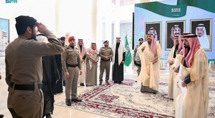 أمير الباحة يستقبل المعزين في وفاة أخيه عبدالإله