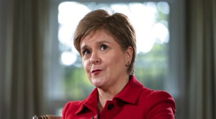 استقالة مفاجئة لـ رئيسة وزراء اسكتلندا تتسبب في إرباك الحكومة