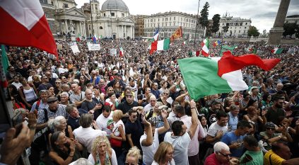 آلاف الإيطاليين يتظاهرون لوقف إرسال الأسلحة إلى أوكرانيا