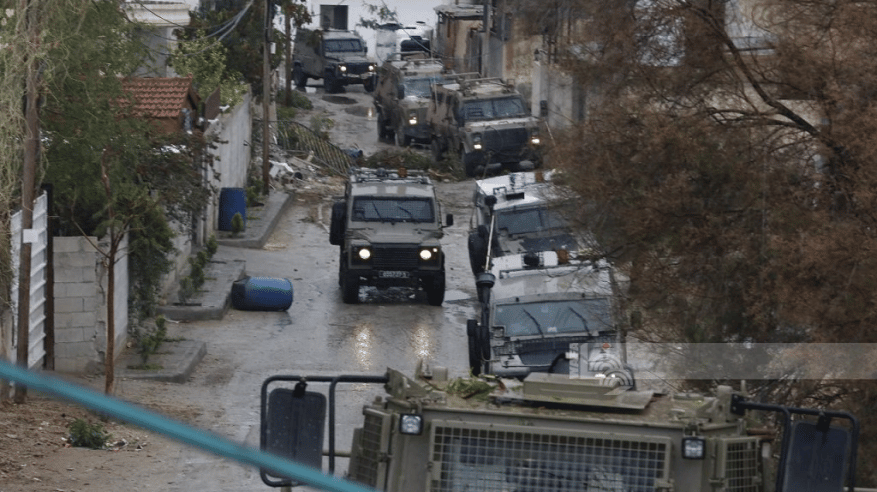 لقطات لانهيار ممرض فلسطيني بعد اكتشاف والده بين مصابي نابلس