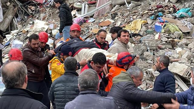 أكثر من 8400 قتيل سقطوا بزلزال تركيا