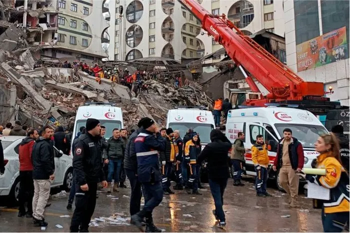 رجل أعمال تركي يتبرع خطأً بـ 2.6 مليار دولار لضحايا الزلزال