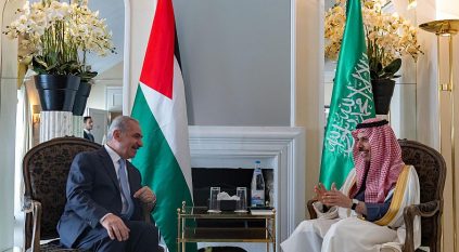 وزير الخارجية يبحث مع رئيس الوزراء الفلسطيني مستجدات القضايا الدولية