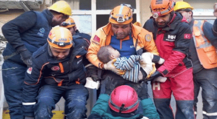 إنقاذ طفل عمره عامان بعد 79 ساعة من زلزال تركيا