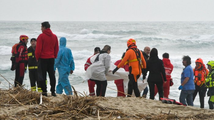انتشال 901 جثة لمهاجرين غارقين قبالة سواحل تونس