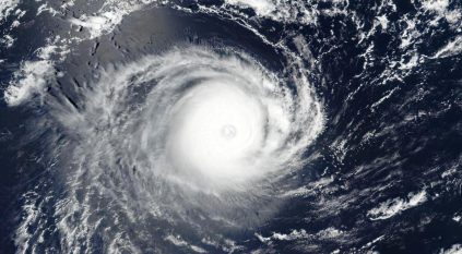 مشهد يحبس الأنفاس لظهور الإعصار فريدي فوق المحيط الهندي